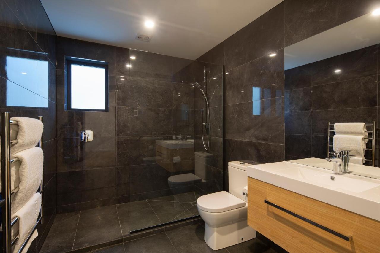 4 Bedroom Home With Elevated Views Of Lake Wakatipu & The Remarkables Queenstown Exterior photo