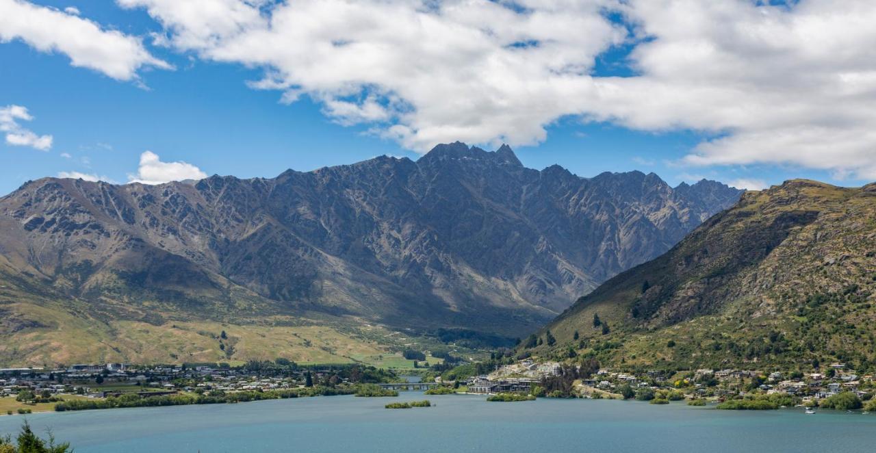 4 Bedroom Home With Elevated Views Of Lake Wakatipu & The Remarkables Queenstown Exterior photo